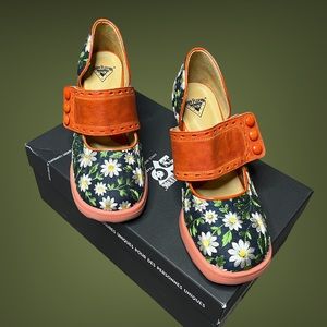 John Fluevog Daisy Zaza Size W8